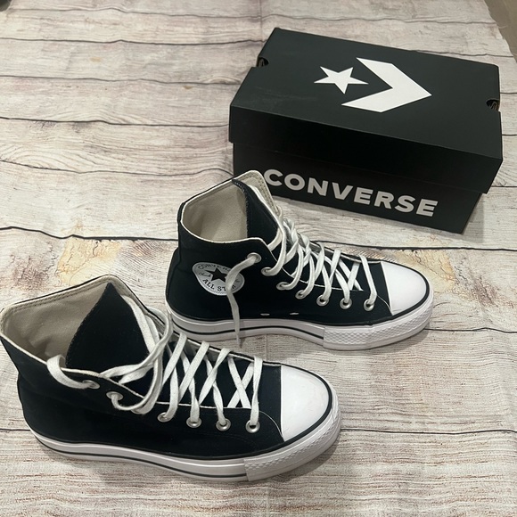 Size 7 Platform Converse - Picture 3 of 4